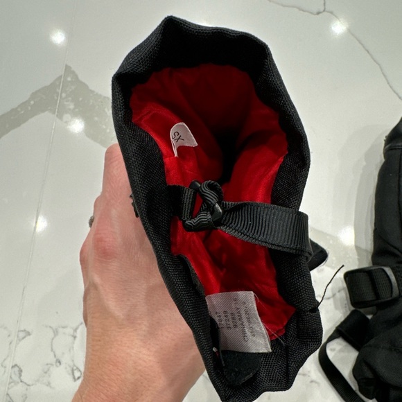 Youth REI black mittens size XS for skiing or snowboarding - Picture 6 of 7